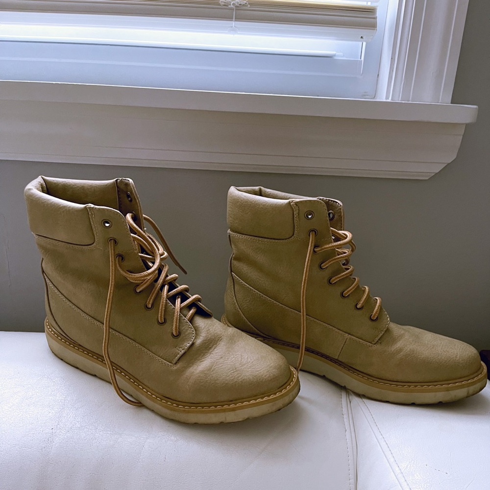 Cliffs Ankle Boot, to keep your feet comfortably warm✨